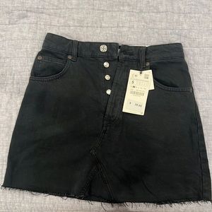 Never used black jean skirt never used. Size 26 (S)